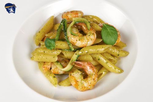Pennette cun gamberetti è zucchini