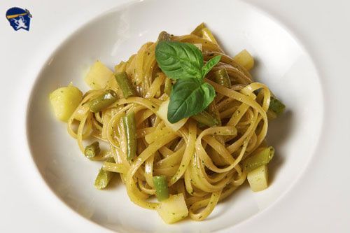 Linguine cun pestu, pomi è fasgioli