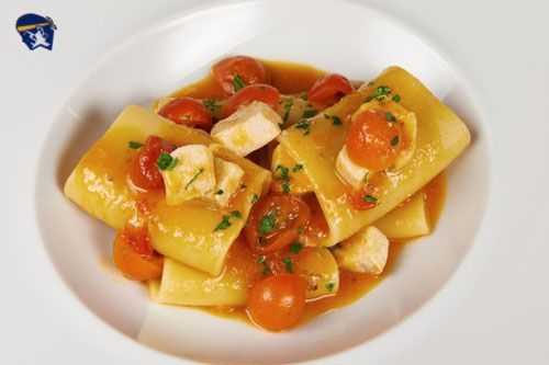 Paccheri cun pesciuspada è pumatelle