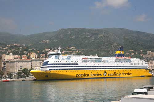 Mega Smeralda in portu di Bastia